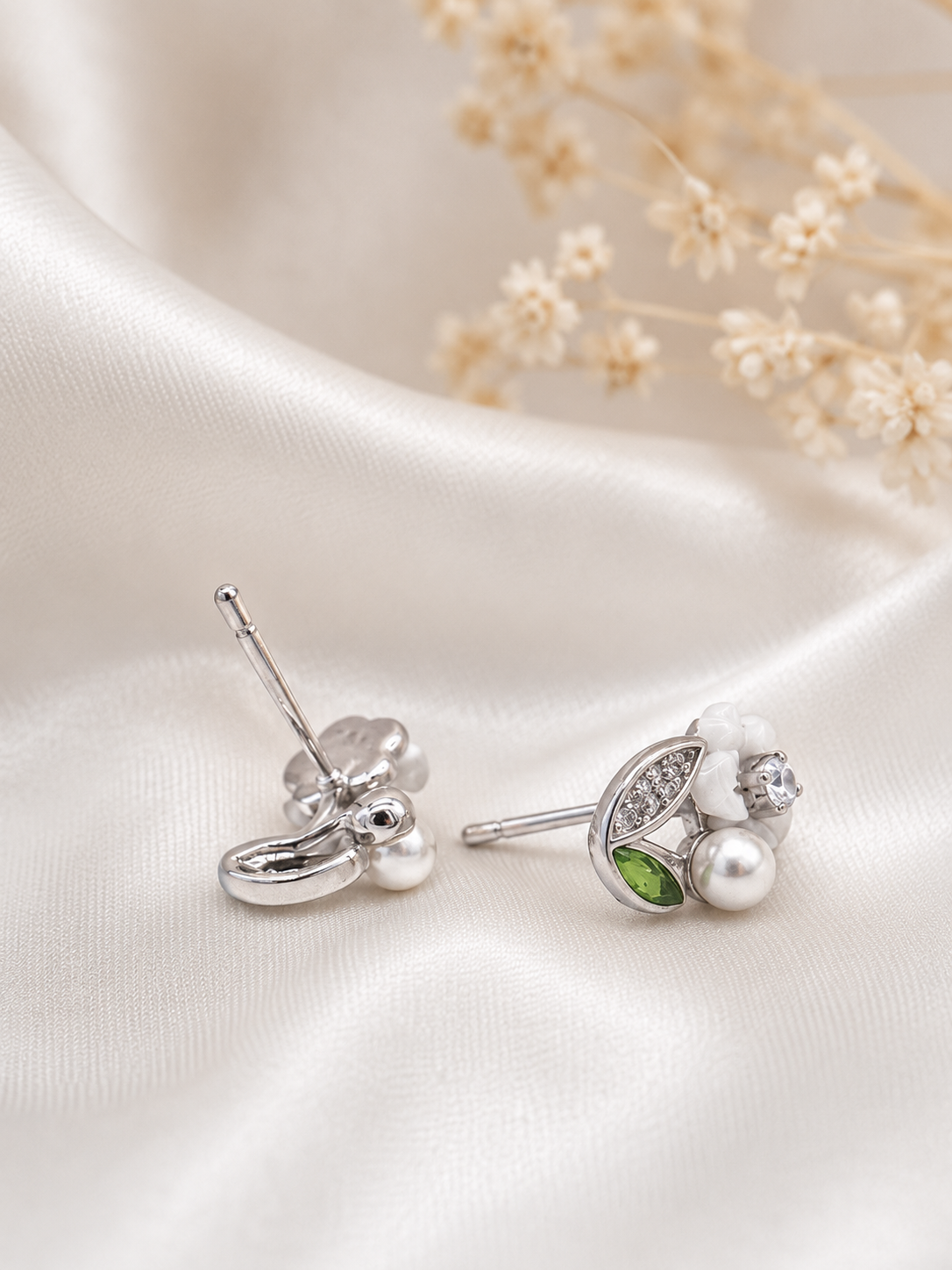 Lily Pearl Earrings