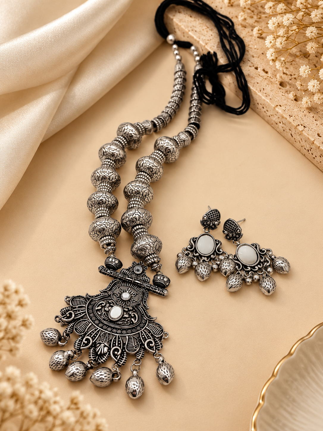 Oxidized Silver Antique Pearl Pendant Necklace Set