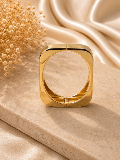 STATEMENT BRACELET