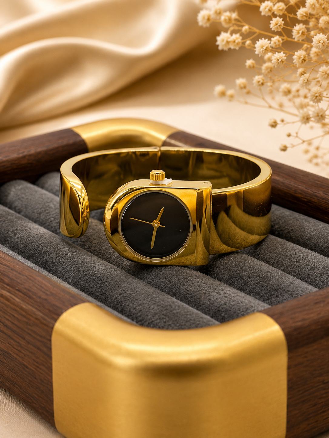 CUFF WATCH