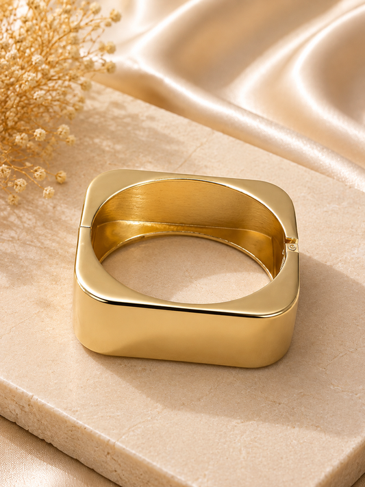 STATEMENT BRACELET