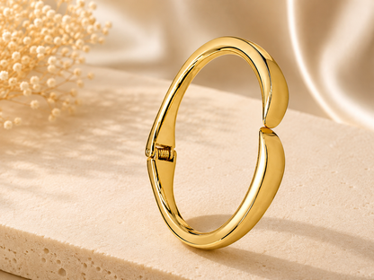 STATEMENT BRACELET