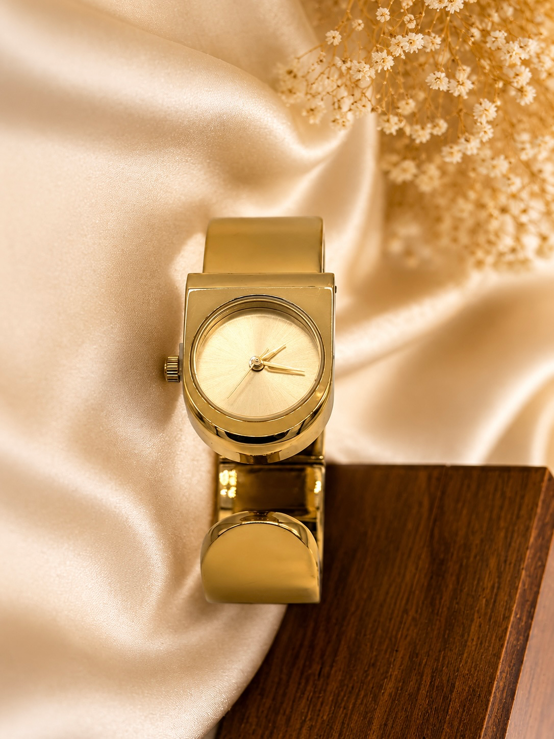 CUFF WATCH