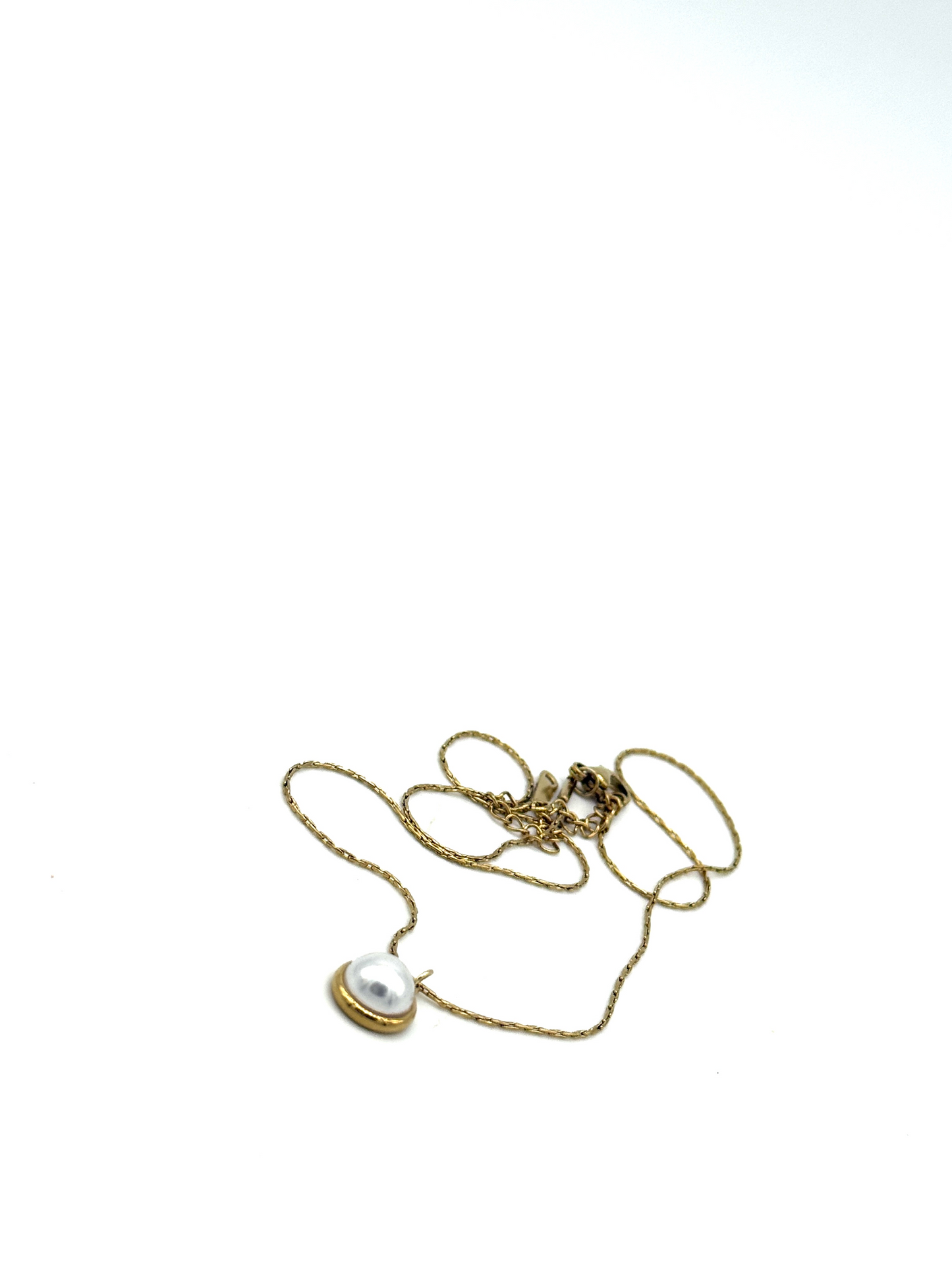 Classic Pearl Pendant Necklace