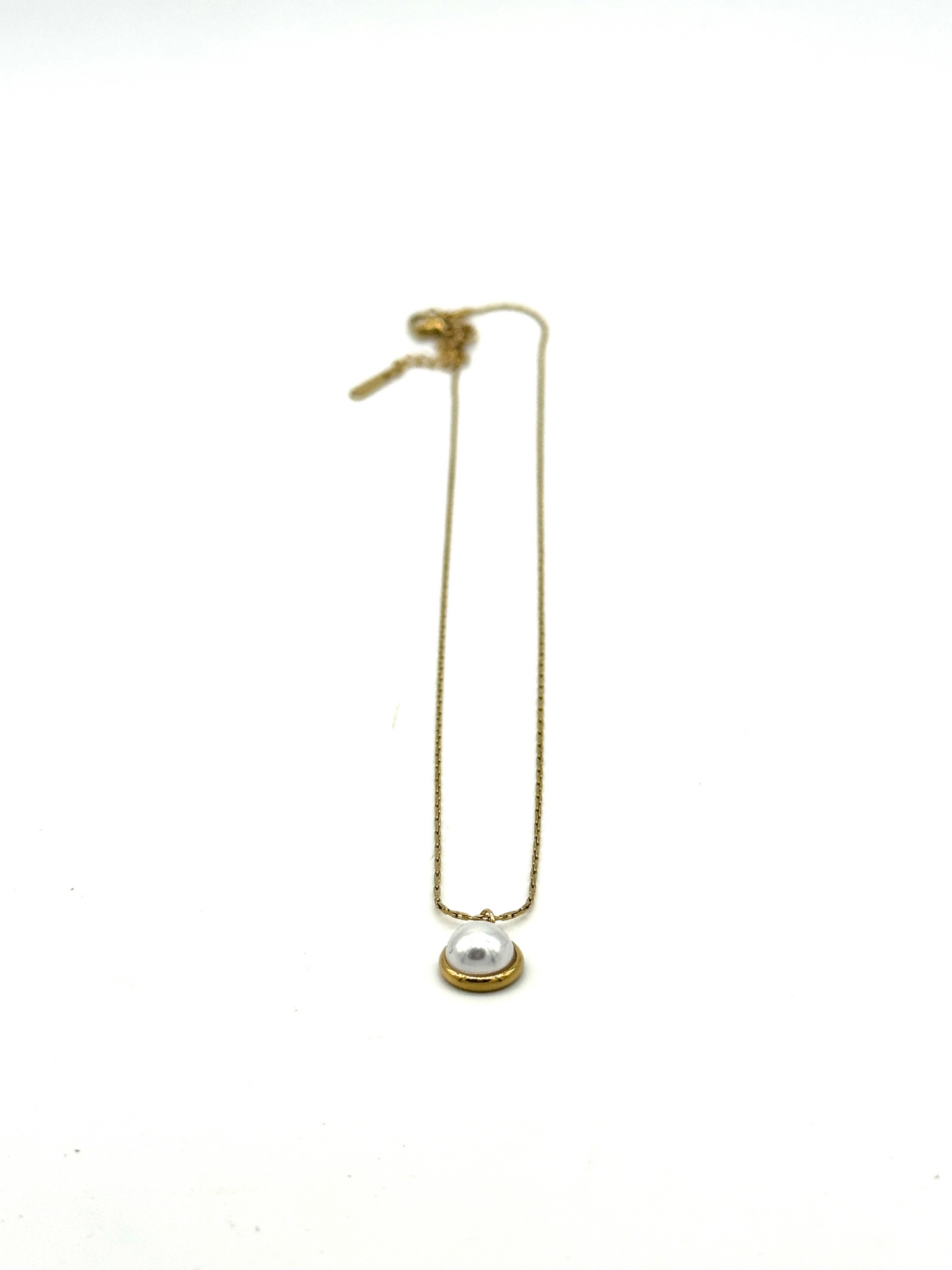 Classic Pearl Pendant Necklace
